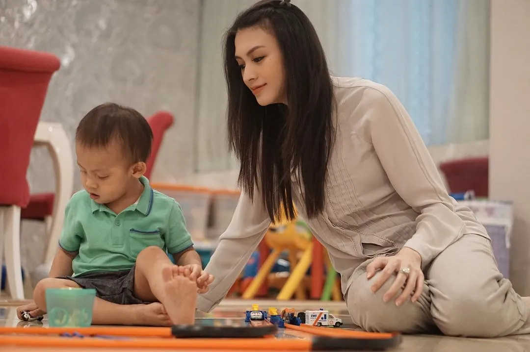 Donita saat curhat soal Svarga yang berubah karena punya adik © instagram.com/donitabhuby