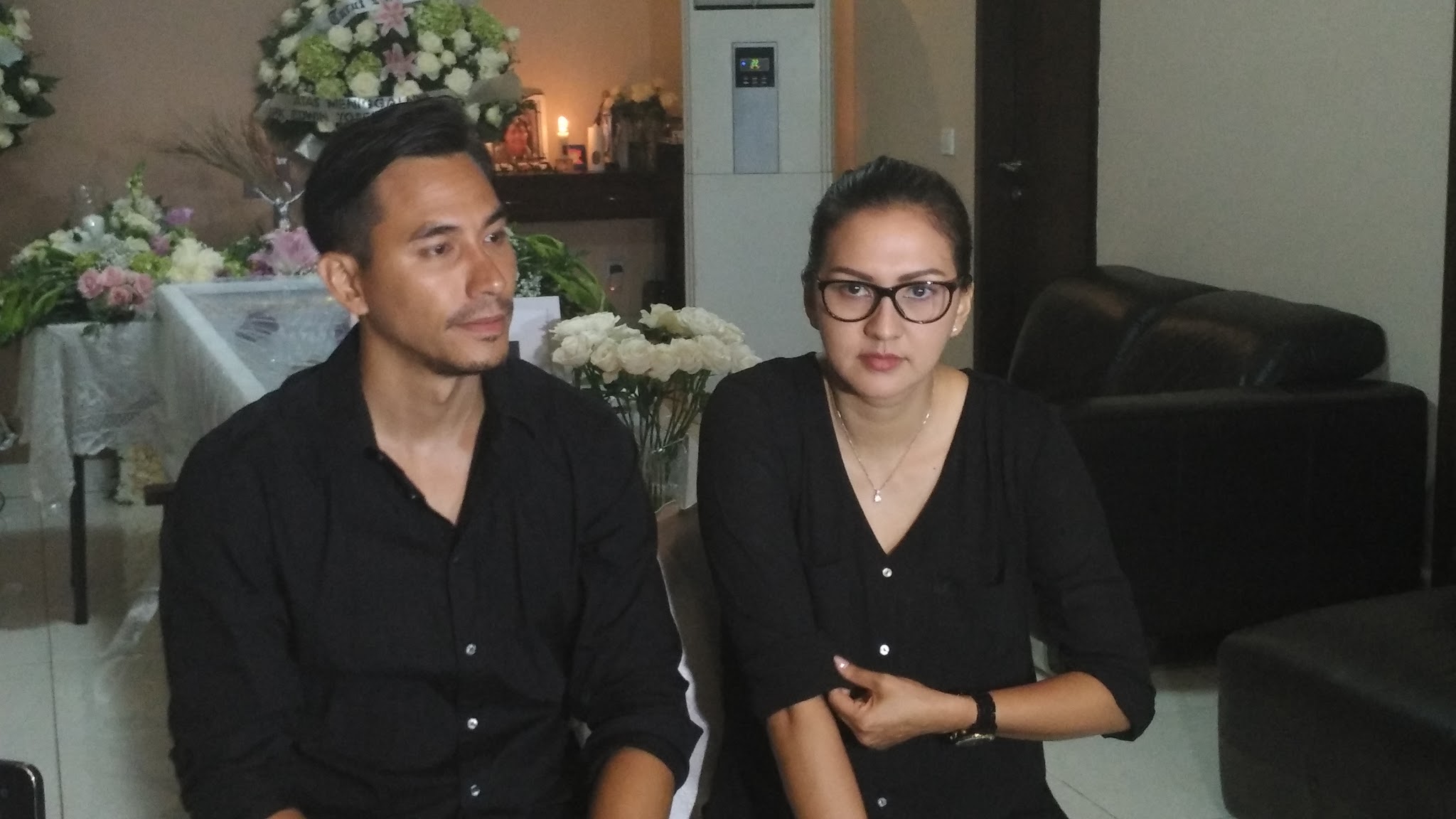 Donna kenang ayahandanya semasa hidup © KapanLagi.com®/Adi Abbas Nugroho