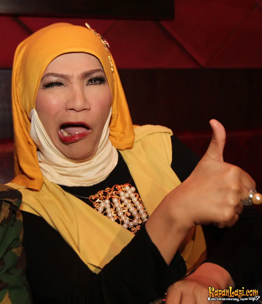 Dorce Gamalama menikah dengan Dinky?