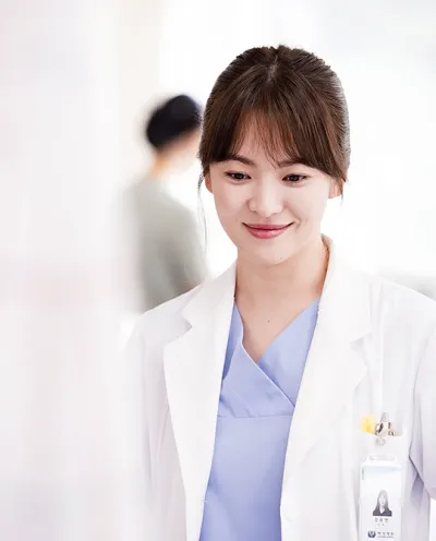 Song Hye Gyo yang nggak mau dibayar melakukan narasi dalam film MAY, THE CHILDREN. ©KBS