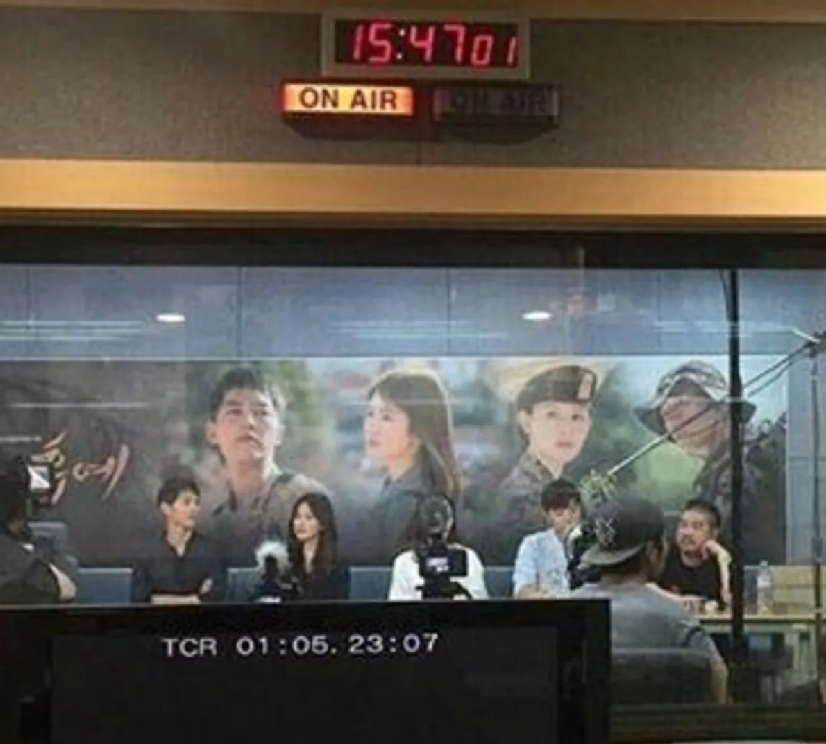 4 bintang DOTS duduk bersama dalam satu meja © twitter.com/songjoongki_sg