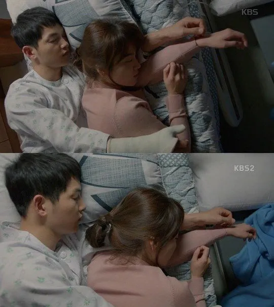 Adegan Song Hye Gyo dan Song Joong Ki tidur berpelukan. ©hancinema.net