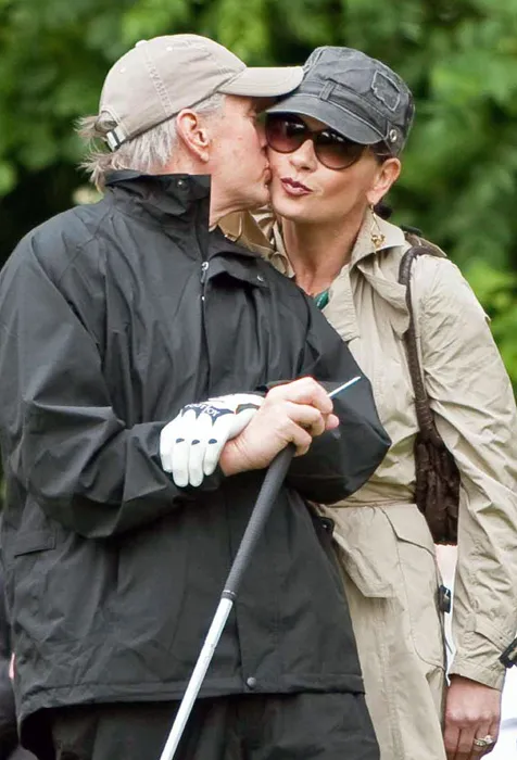 Michael Douglas dan Catherine Zeta Jones @ fameflynet.com