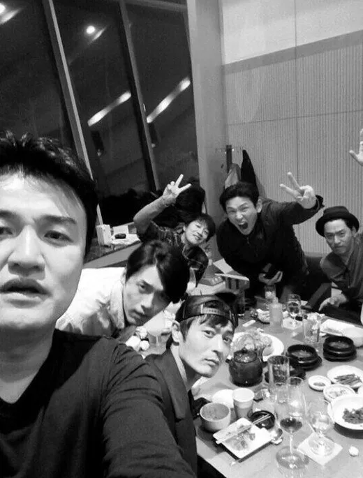 Saat aktor keren Korea nikmati makan malam bersama! foto via Soompi