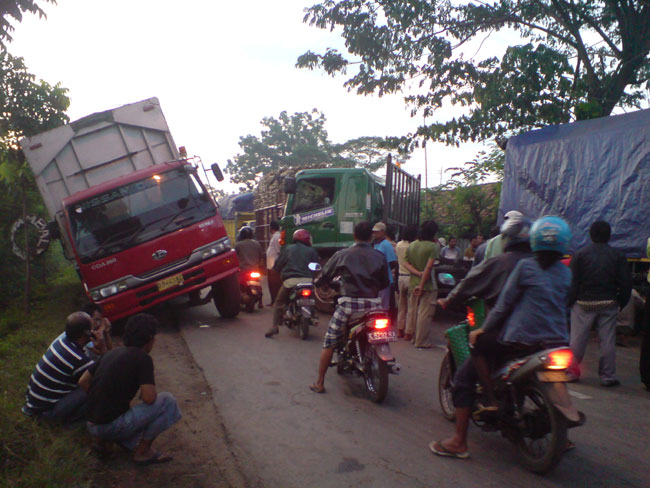 Sering Kecelakaan, Ini Jalan Raya Maut di Indonesia! | Plus.Kapanlagi.com