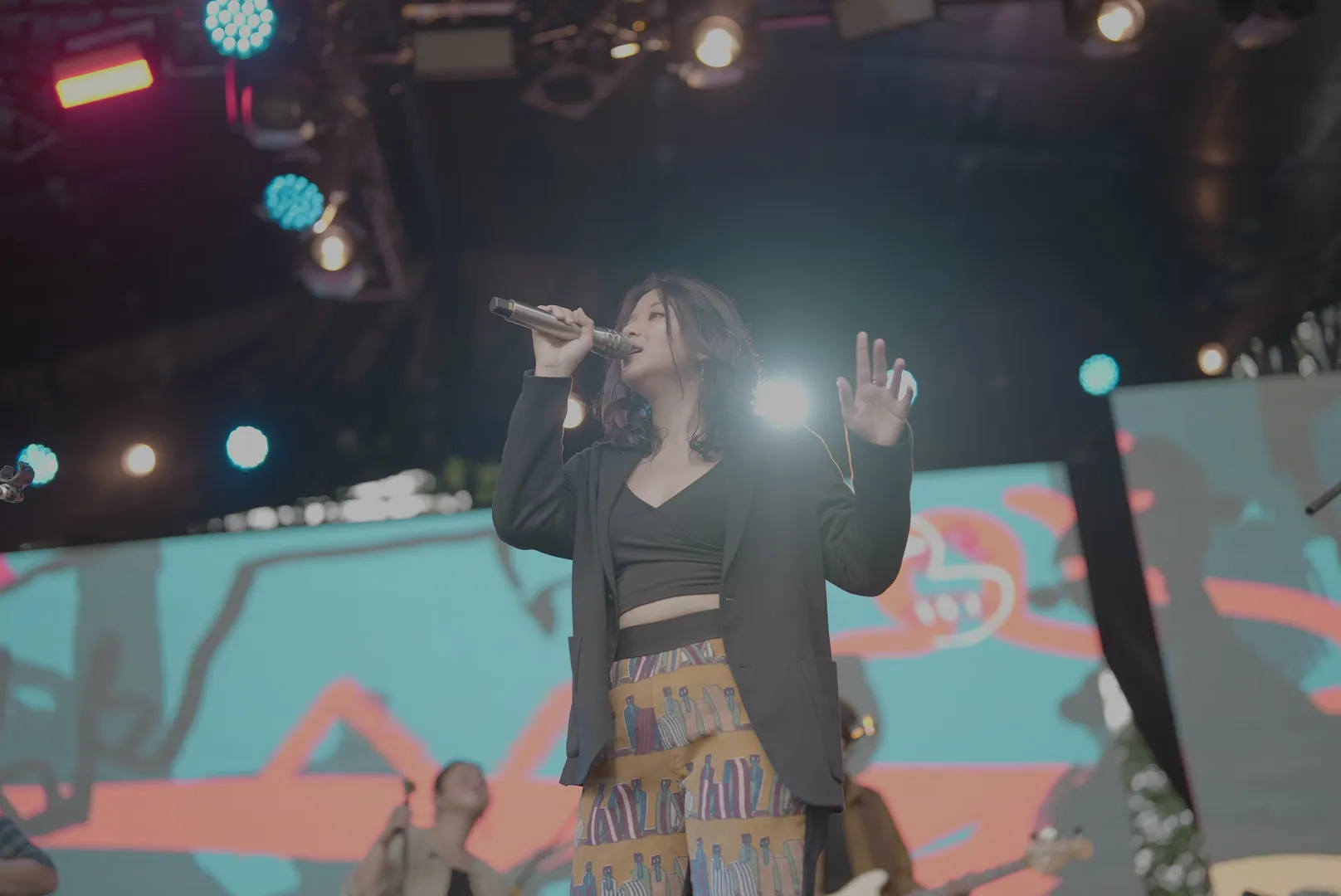 Nyore bareng Danilla dan Maliq & D'Essentials