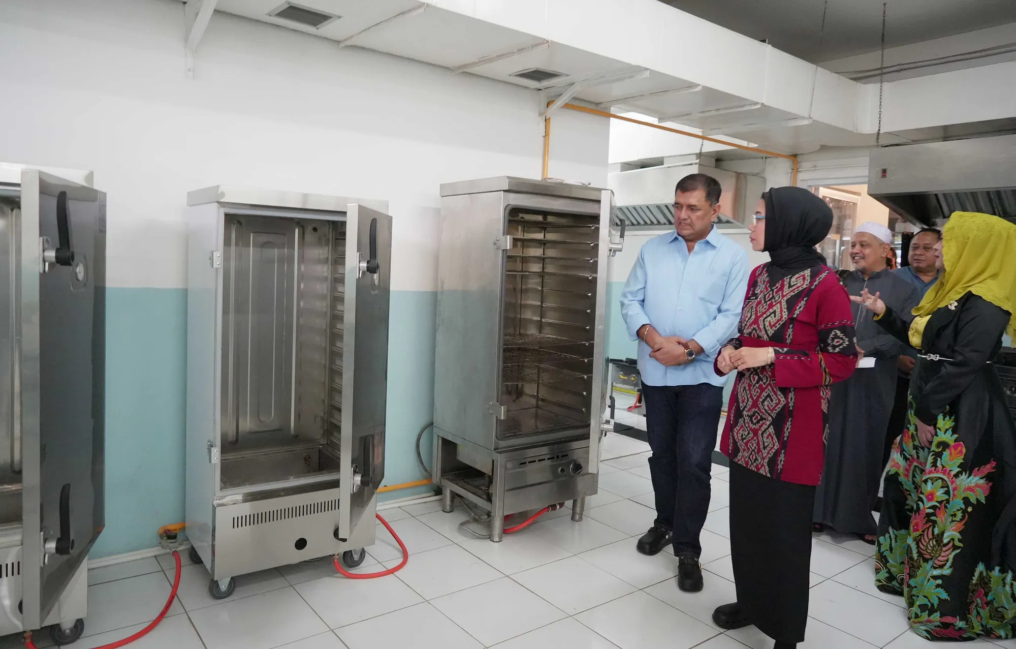 Pengecekan dapur SPPG untuk memastikan kualitas makanan. (Humas BGN)
