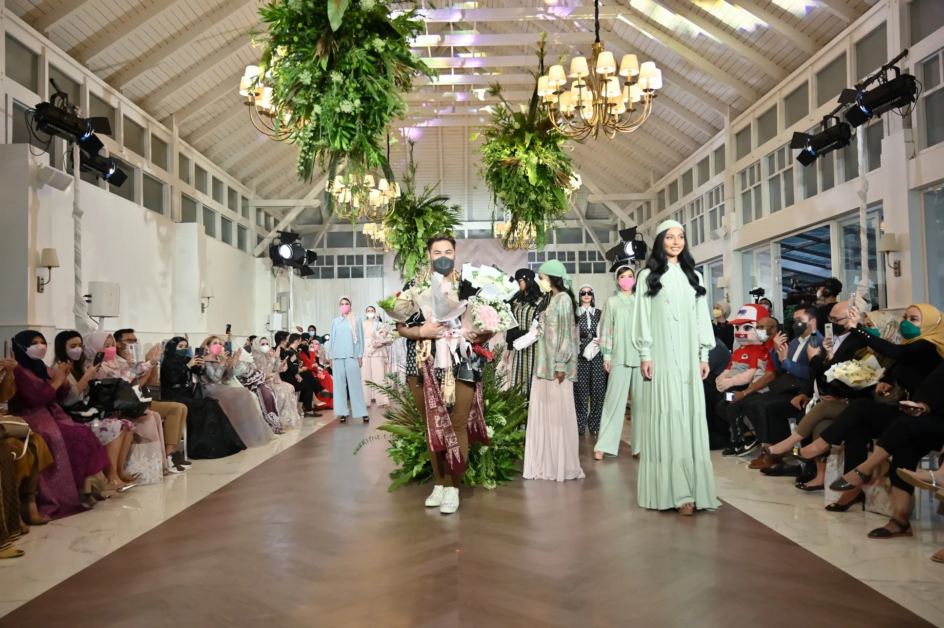 Ivan Gunawan Gelar 'Raya Collection 2022' bertajuk 'TIME FLIES' / Credit Foto: Dokumentasi Pribadi