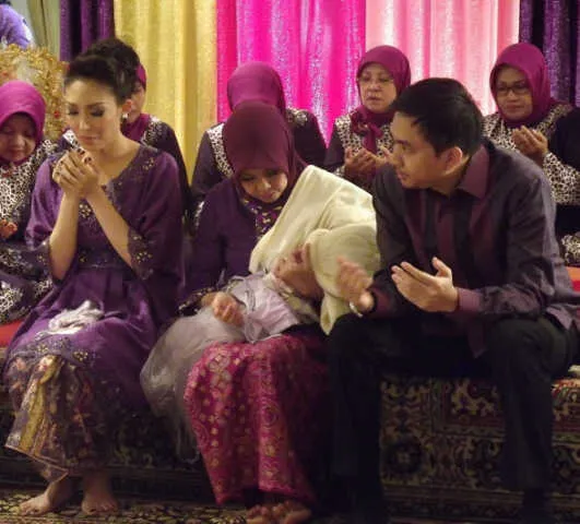 Ayu dewi - Prosesi Potong Rambut Sang Anak