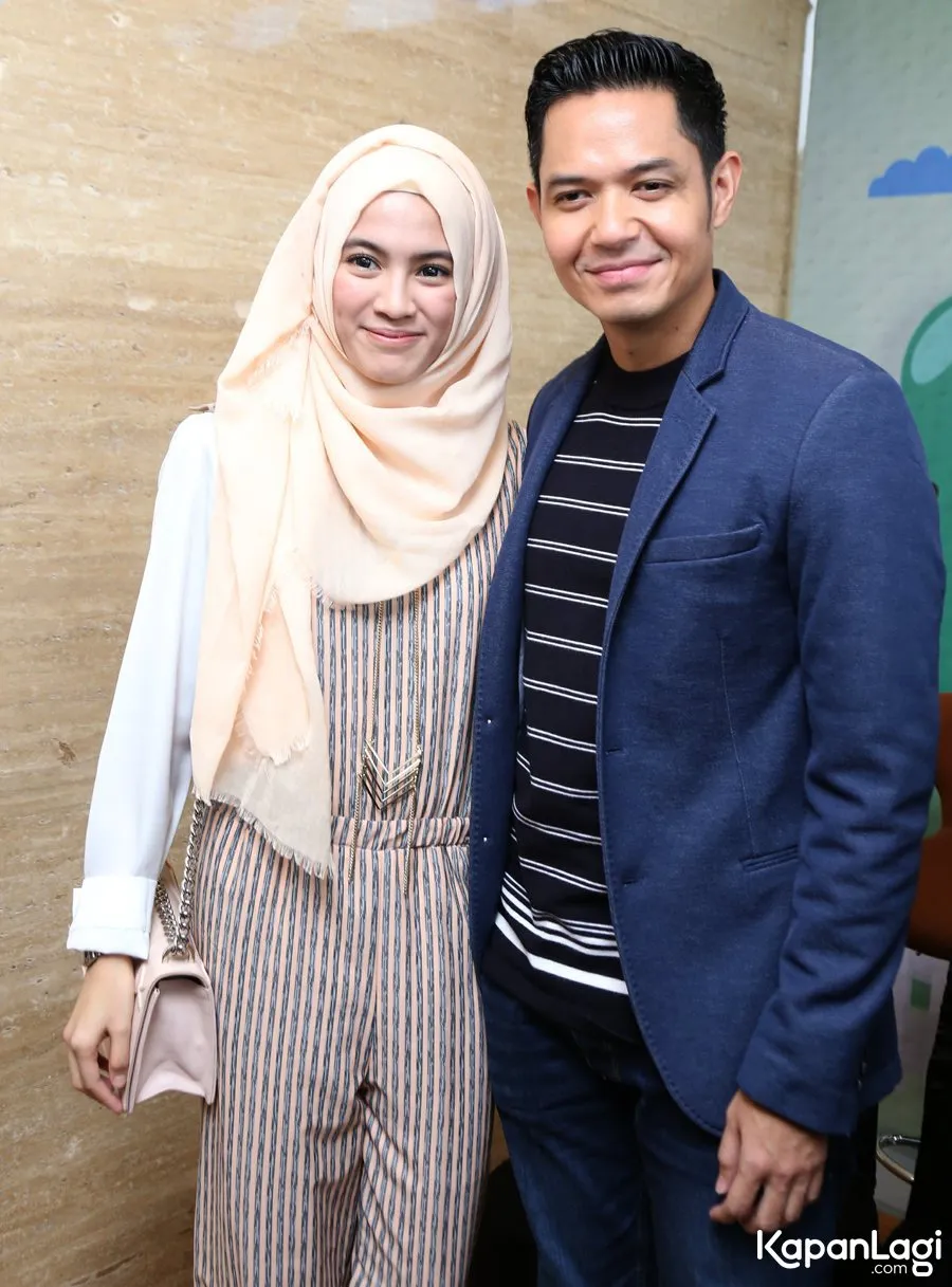 Dude Harlino memprediksi Indonesia bisa menang melawan Thailand. ŠKapanLagi.com/Agus Apriyanto