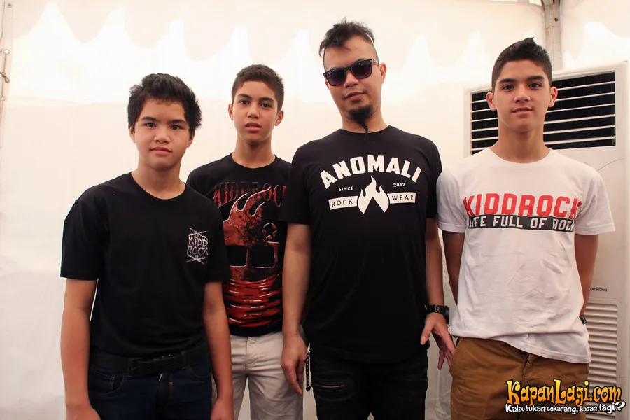 Ahmad Dhani dan ketiga putranya.