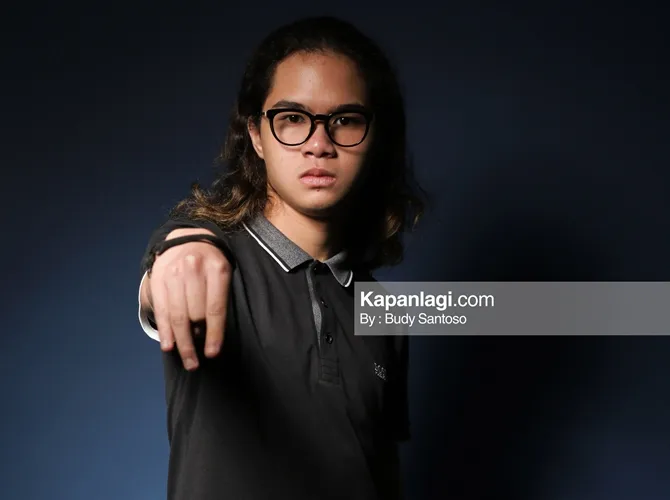 Dul merasa kurang nyaman untuk terbuka pada Mulan. © KapanLagi.com/Budy Santoso