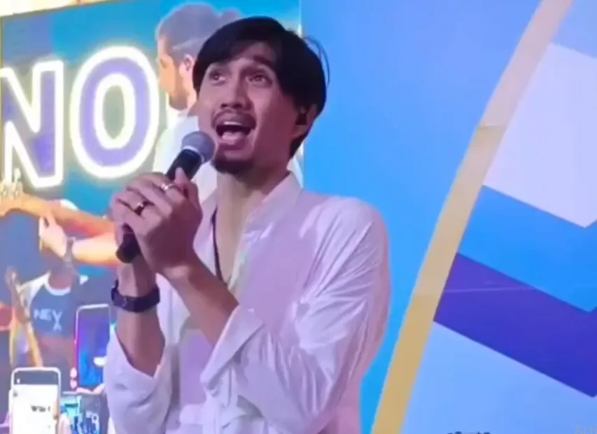 Potret Duta Sheila On 7 Saat Manggung (Credit: Instagram/konser_jabodetabek)