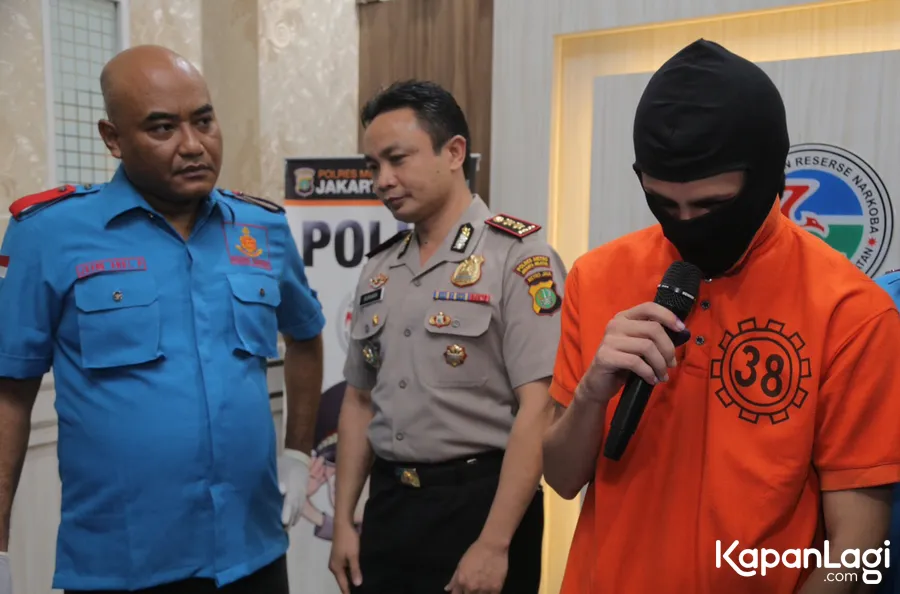 Tertunduk, Dylan kedapatan pakai sabu dan ganja/©KapanLagi.com®/Budy Santoso