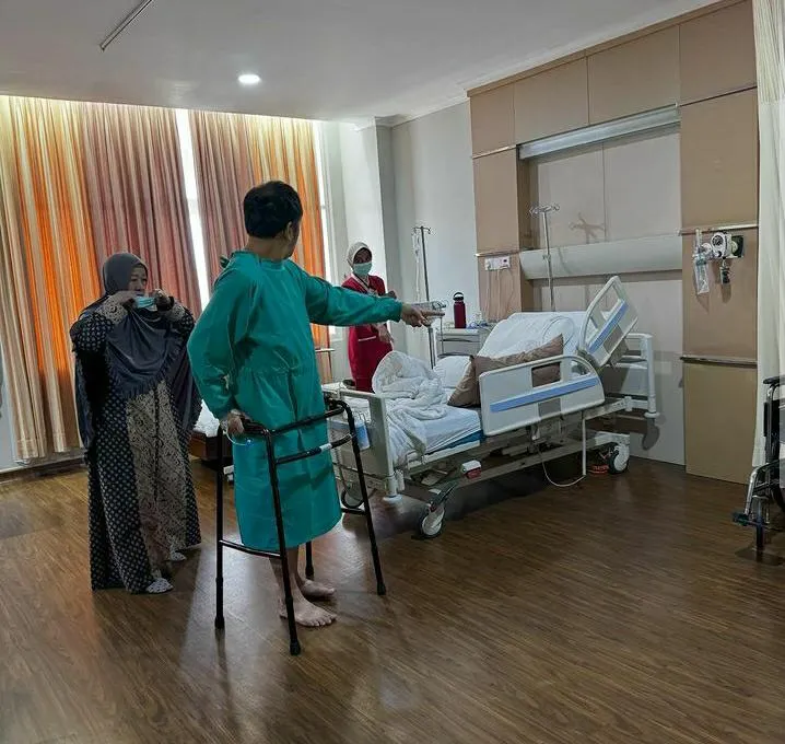 Hanung Bramantyo Alami Patah Tulang Setelah Ketiban Motor 220 Kg / Credit Foto: Instagram/hanungbramantyo