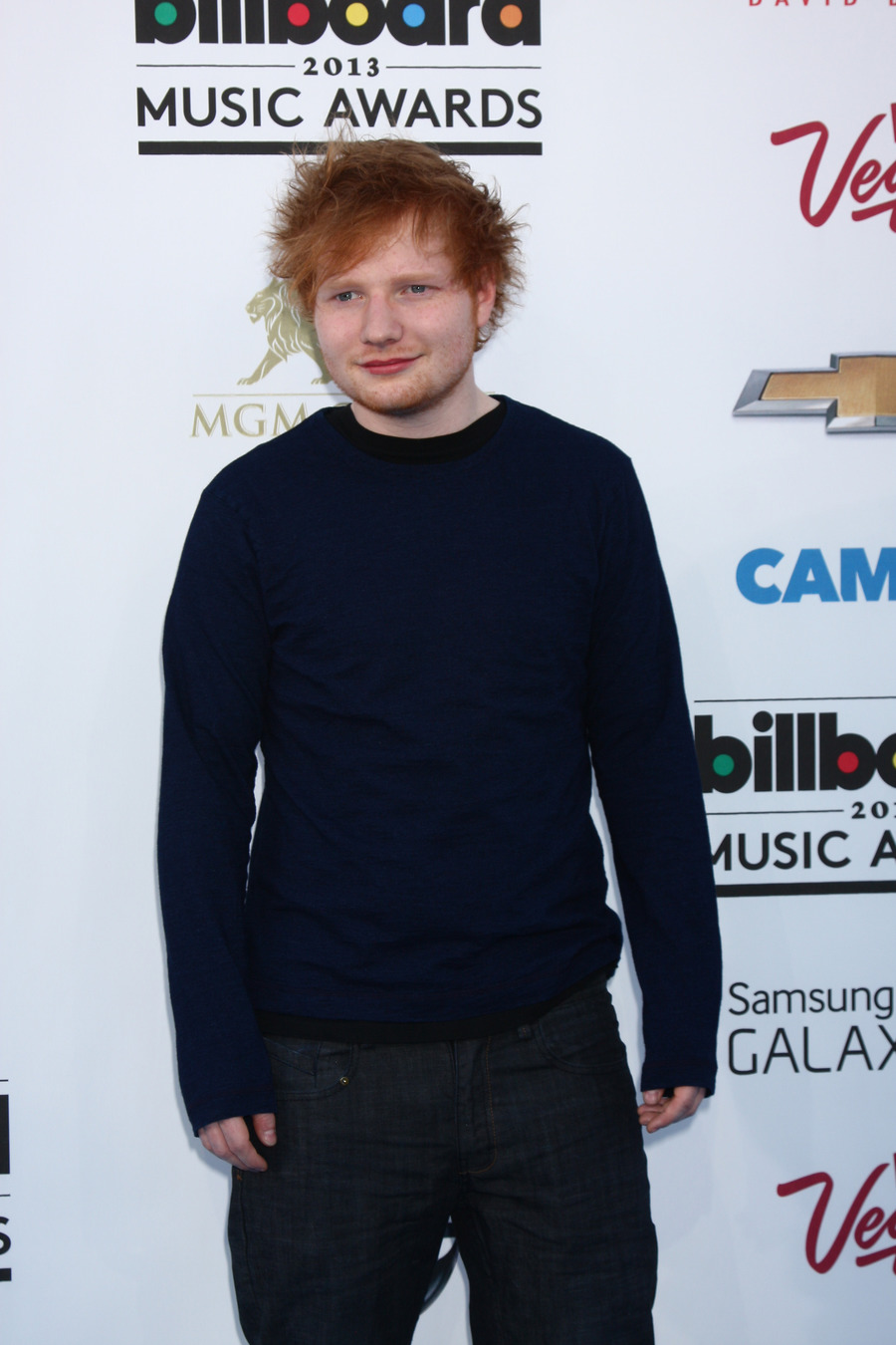Ed Sheeran tulis 'Afire Love' untuk orang spesial 