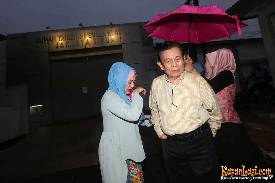 Edies akhirnya bisa menjadi tahanan kota. ©KapanLagi.com®/Busan