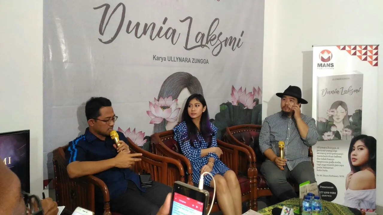 Nara Dewi Dewi rilis buku kumpulan puisi. © KapanLagi.com/Fikri Alfi Rosyadi
