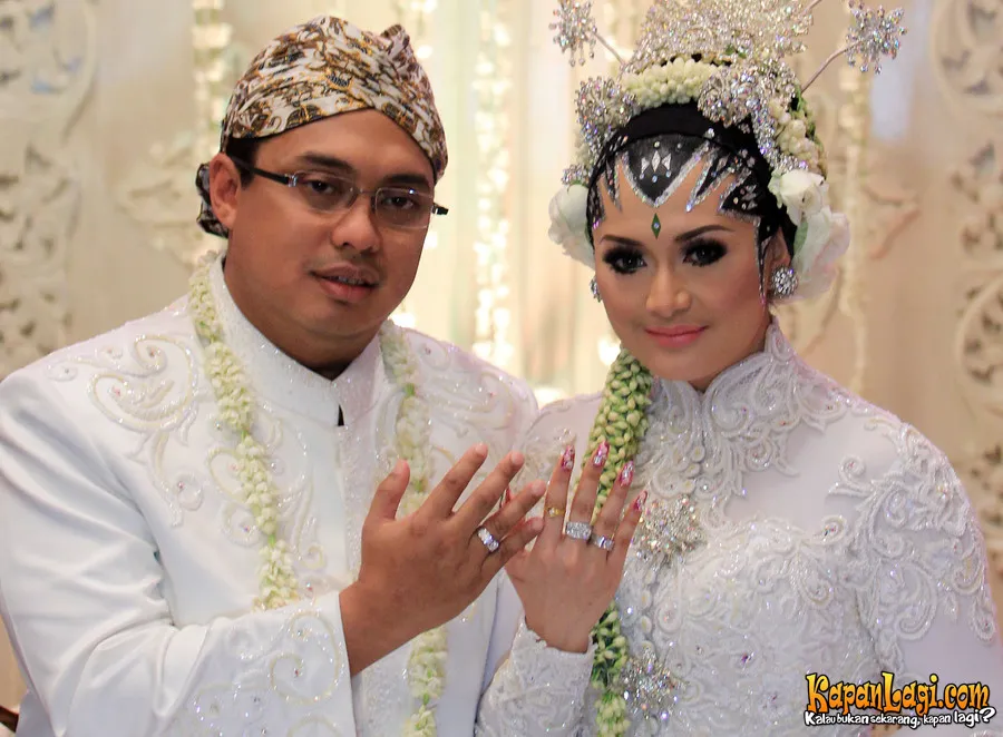 Suami Edies Adelia kaget istrinya menjadi tersangka.