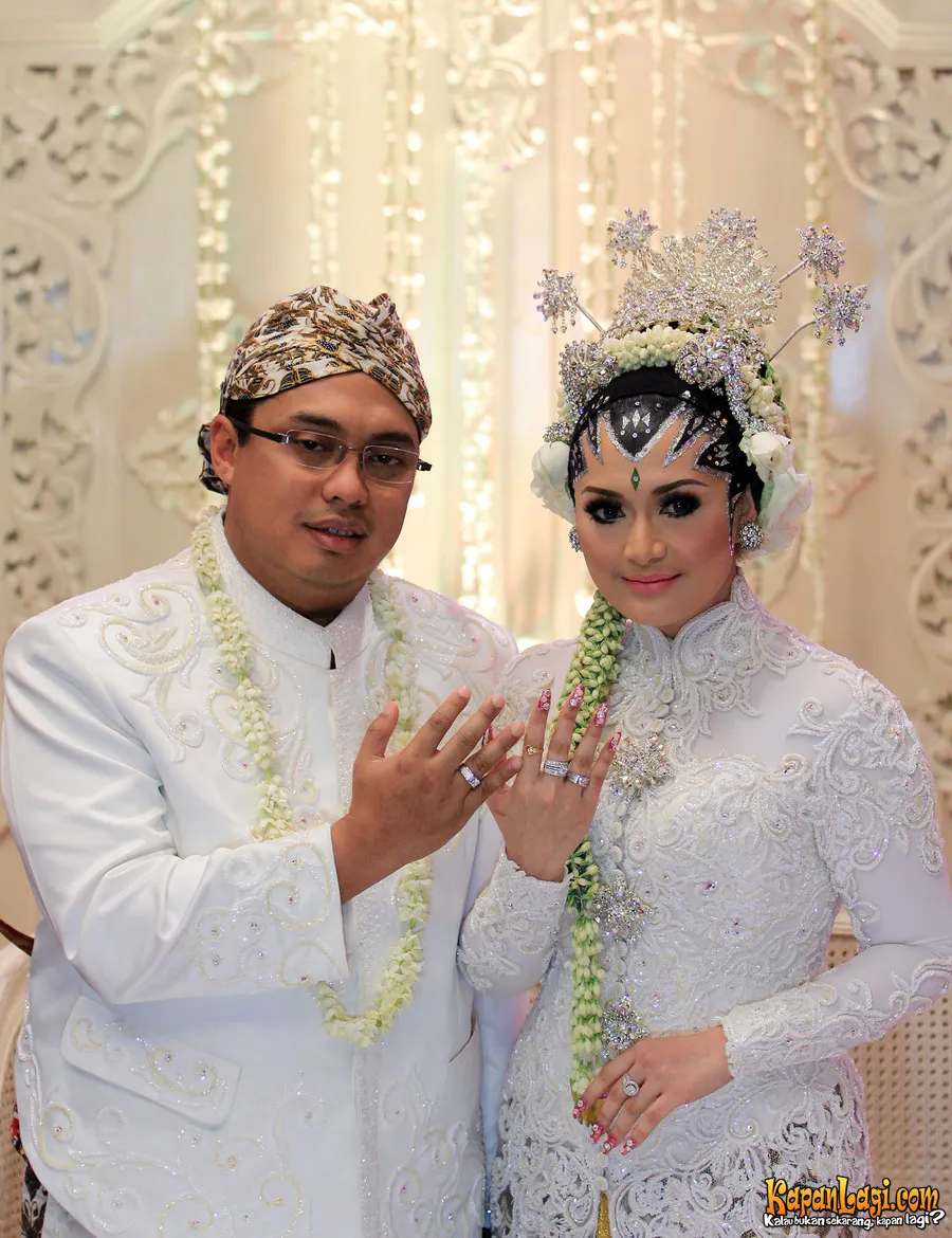 Edies Adelia dituding sudah tahu kalau suaminya penipu. @KapanLagi.com