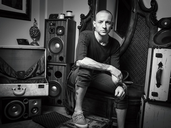 Kejadian tragis yang menimpa Chester Bennington mendapat banyak simpati dari publik. (Credit: Billboard)