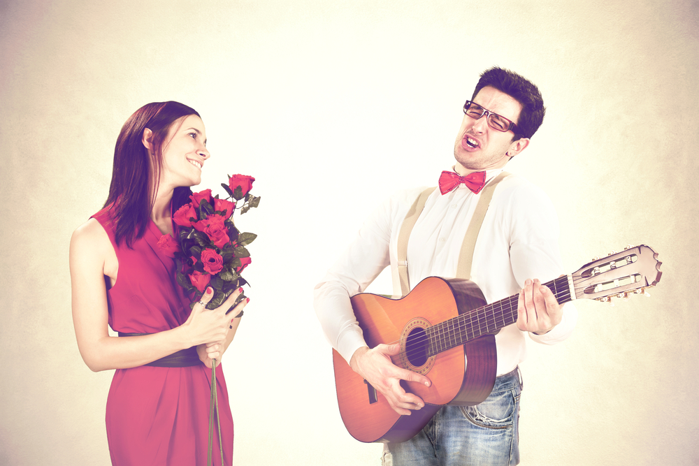 Coba lamar pasangan kamu menggunakan lagu, dijamin ia akan merasa senang. ©Shutterstock