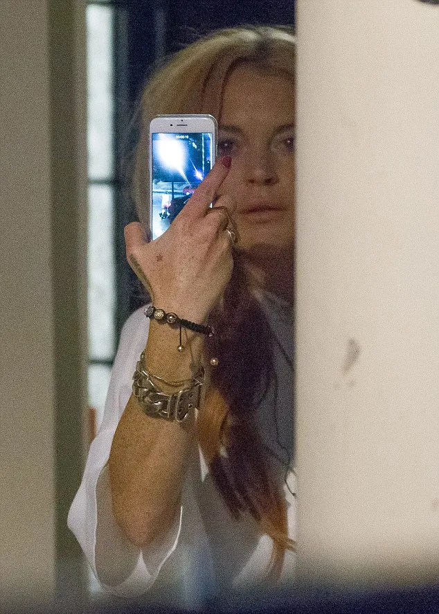 Lindsay tampak stress © dailymail.co.uk