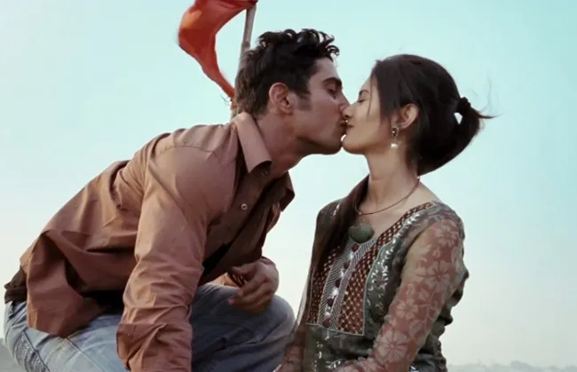 Prateik dan Amyra dalam adegan 'ISSAQ'