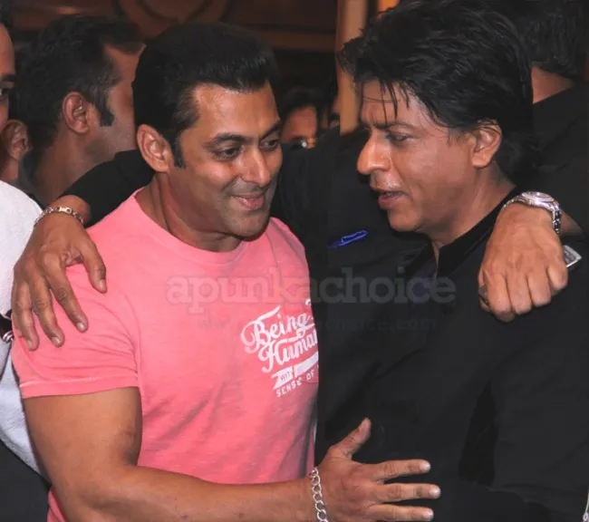 Salman Khan kunjungi rumah Shahrukh Khan! @apunkachoice.com