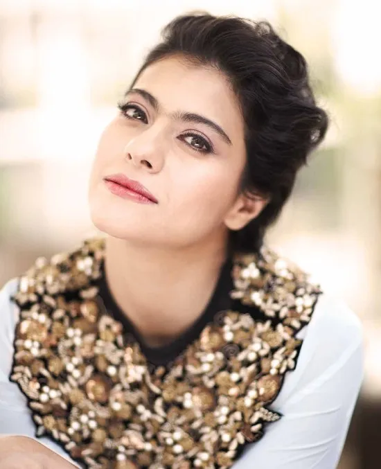 Penampilan inilah yang membuat Kajol dikabarkan operasi plastik. @lofficiel