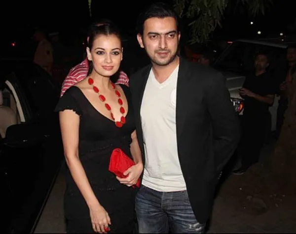 Dia Mirza sudah resmi tunangan dengan Sahil Sangha. @apunkachoice.com
