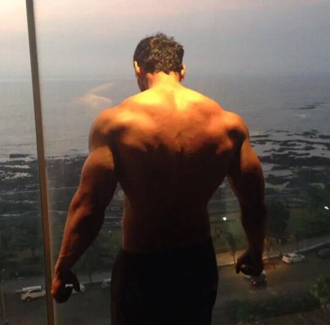 John disebut mirip sapi yang gagah. @twitter