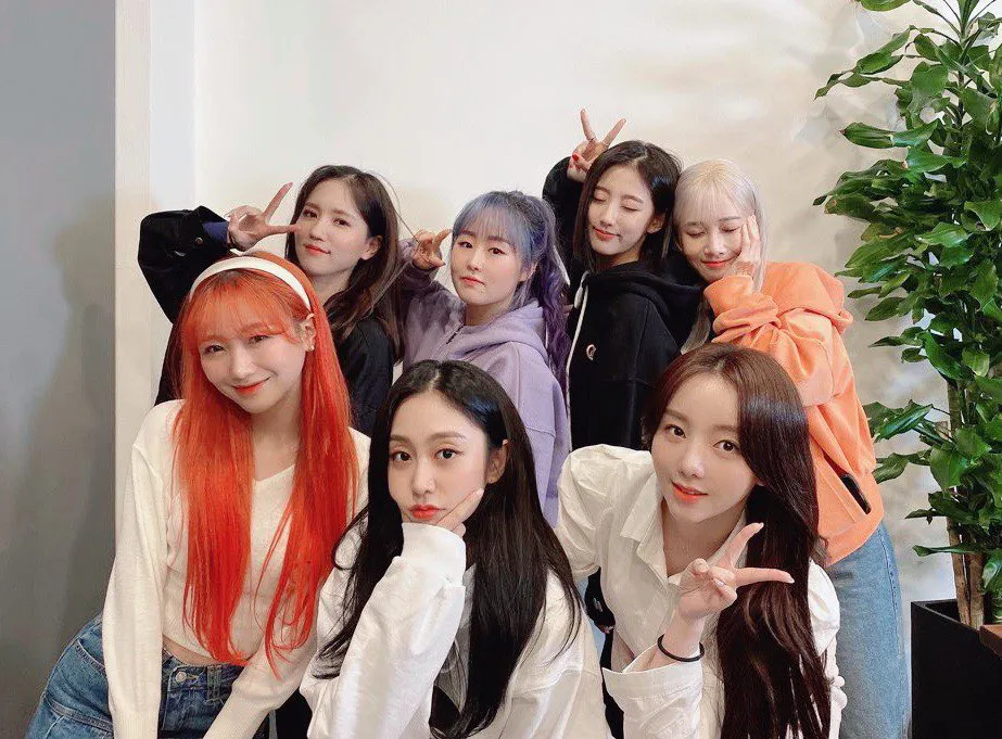 Lovelyz (credit: twitter.com/Official_LVLZ)