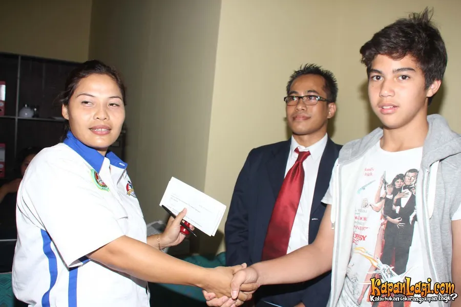 El batal bertanding dengan Farhat Abbas.