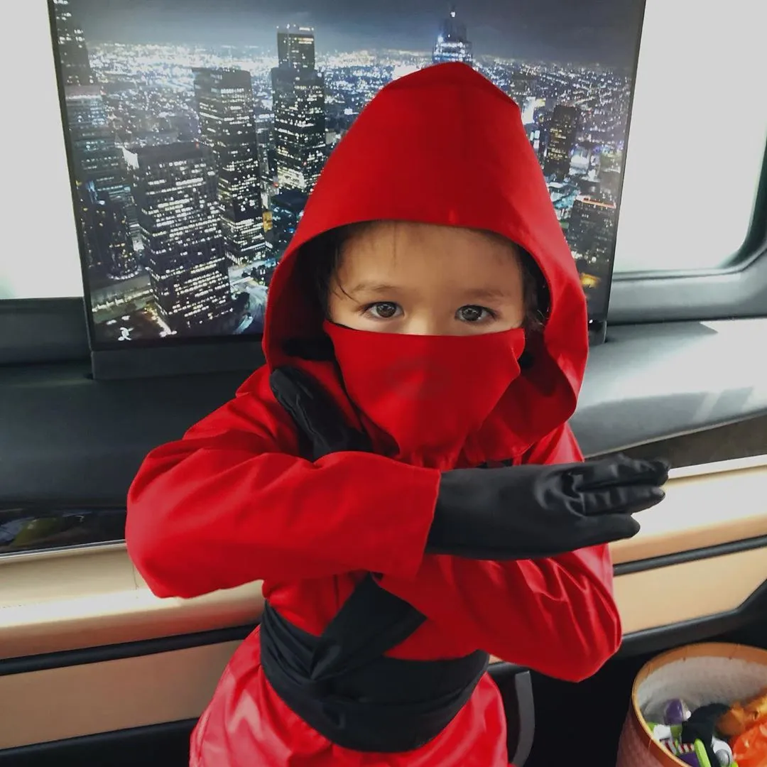 El Barack Alexander rayakan ulang tahun ala Ninja credit: instagram.com/inijedar