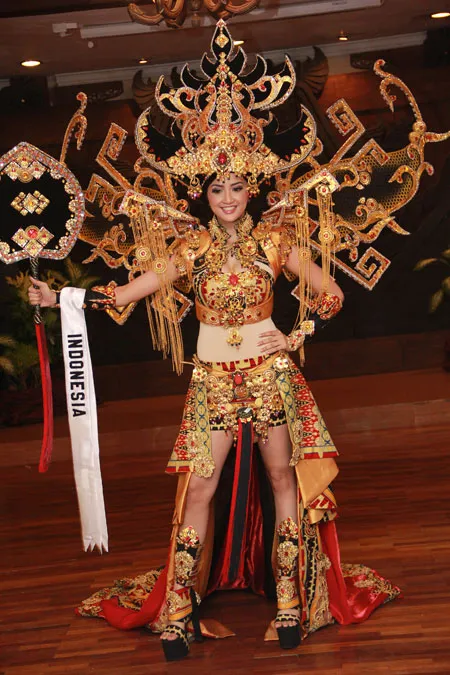 Inilah kostum yang dikenakan Elvin Pertiwi foto: Agus Apriyanto