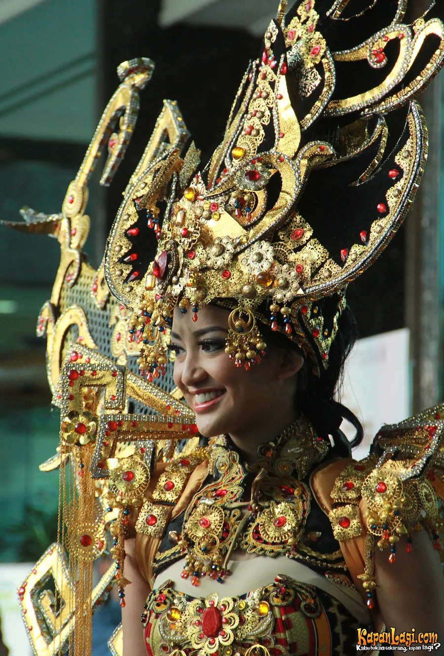 Elfin Pertiwi menang Best National Costume Miss International 2014. ©KapanLagi.com®/Agus Apriyanto