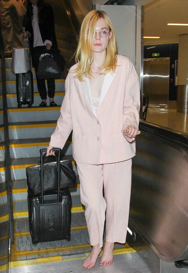Elle Fanning nyeker © Dailymail.co.uk