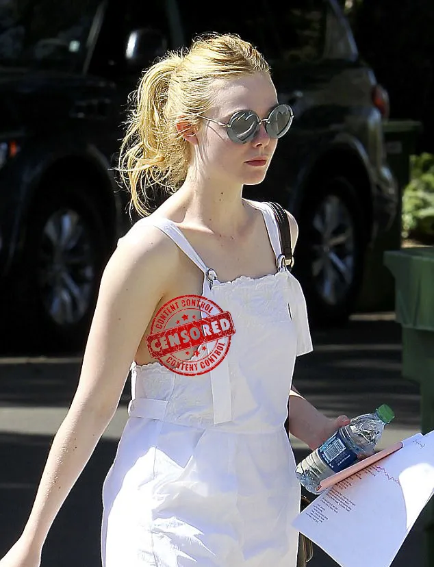 Elle alami nip slip © dailymail.co.uk