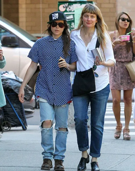 Ini kali pertama ia menampakkan diri dengan kekasihnya @ splashnews.com