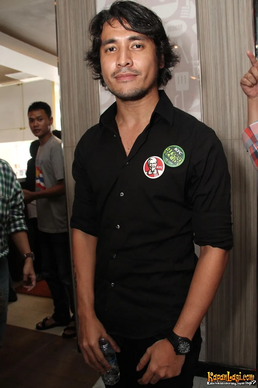 Ello pacari tetangga dekat rumahnya