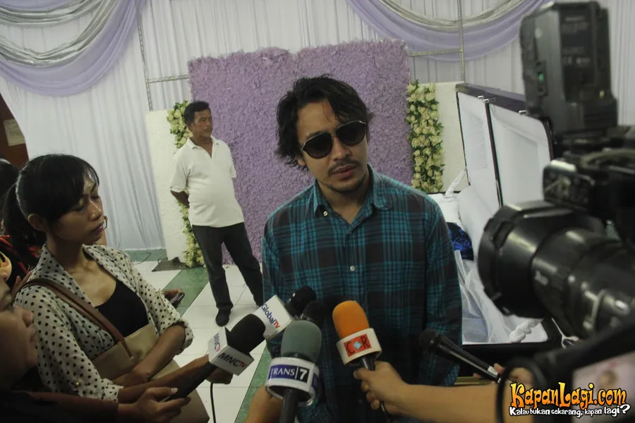 Ello ingin mengikuti kerahaman ibunya.