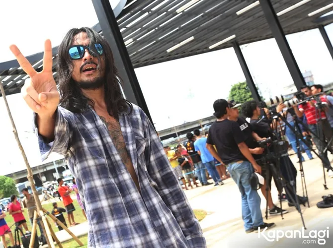 Pasca jalani masa rehab, kuasa hukum Ello menuturkan kliennya tersebut siap mengakhiri masa lajang. © KapanLagi.com/Budy Santoso