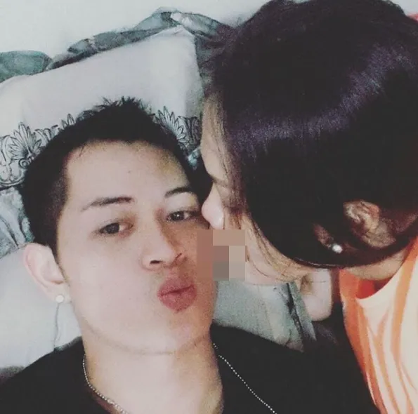 Elly Sugigi cium mesra Ferry. ©instagram/elysugigi