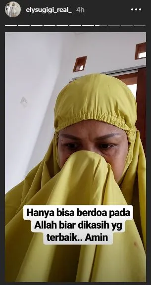 Elly Sugigi hanya bisa pasrah © instagram.com/elysugigi_real