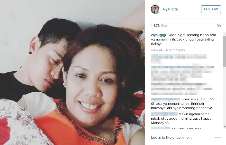 Selfie mesra Elly dan Ferry saat tidur bareng © instagram.com/elysugigi