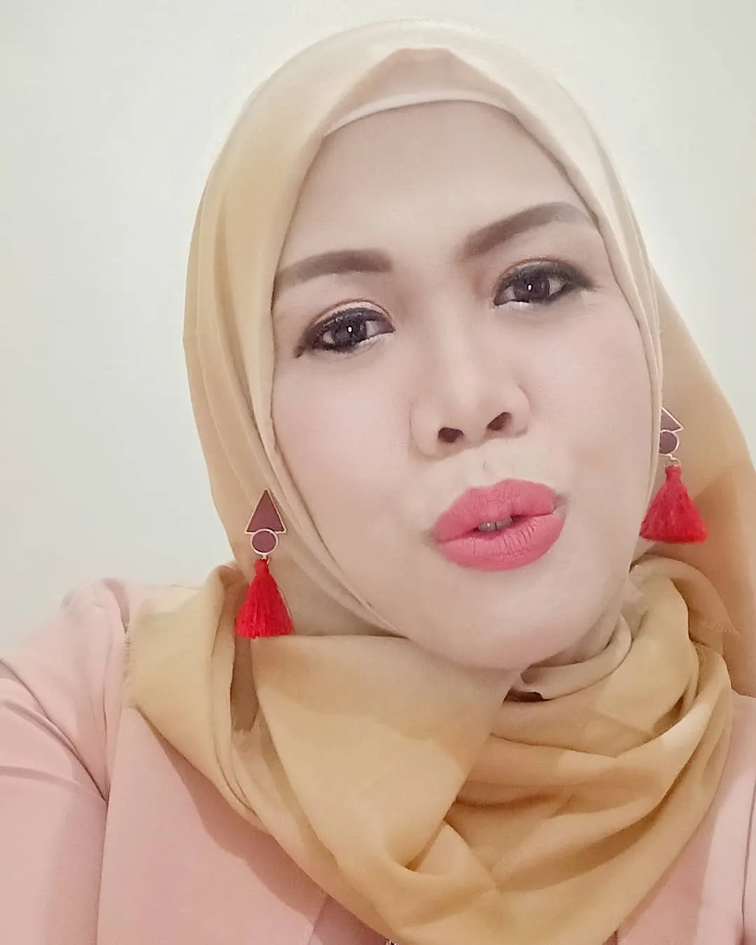 Elly Sugigi Hijab ©instagram.com/ellysugigi_real_