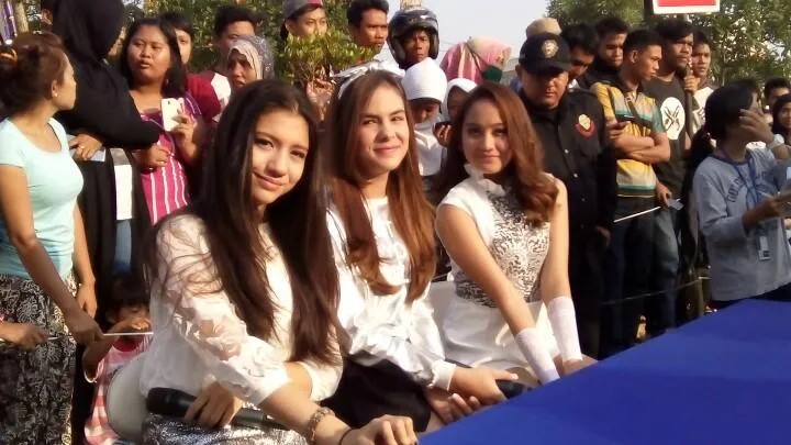 Elovii kala sedang menjadi bintang tamu dalam Inbox. ©Twitter/@elovii_id 