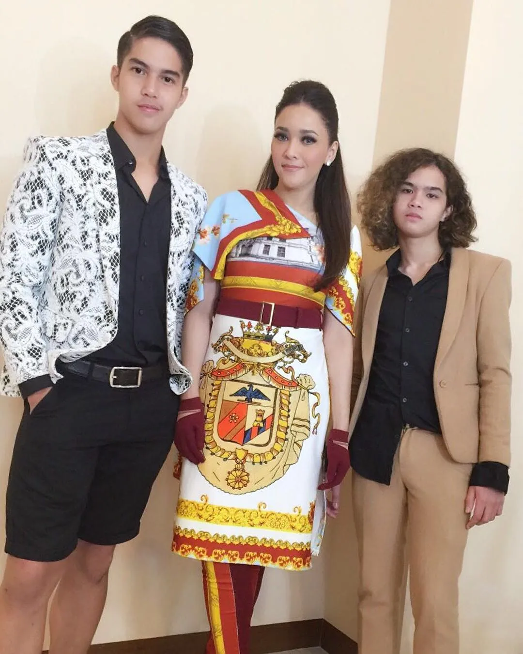 Ahmad Bersaudara pose bareng 'Maia Ahmad' © Instagram/elelrumi
