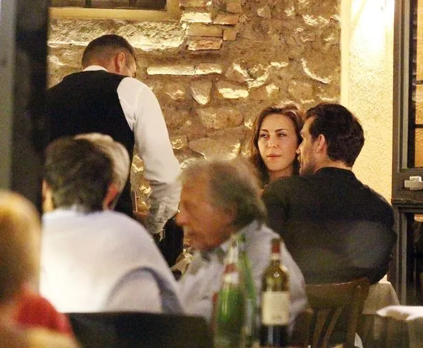 Henry dan Lucy tertangkap kamera dinner di Roma © Mirror.co.uk